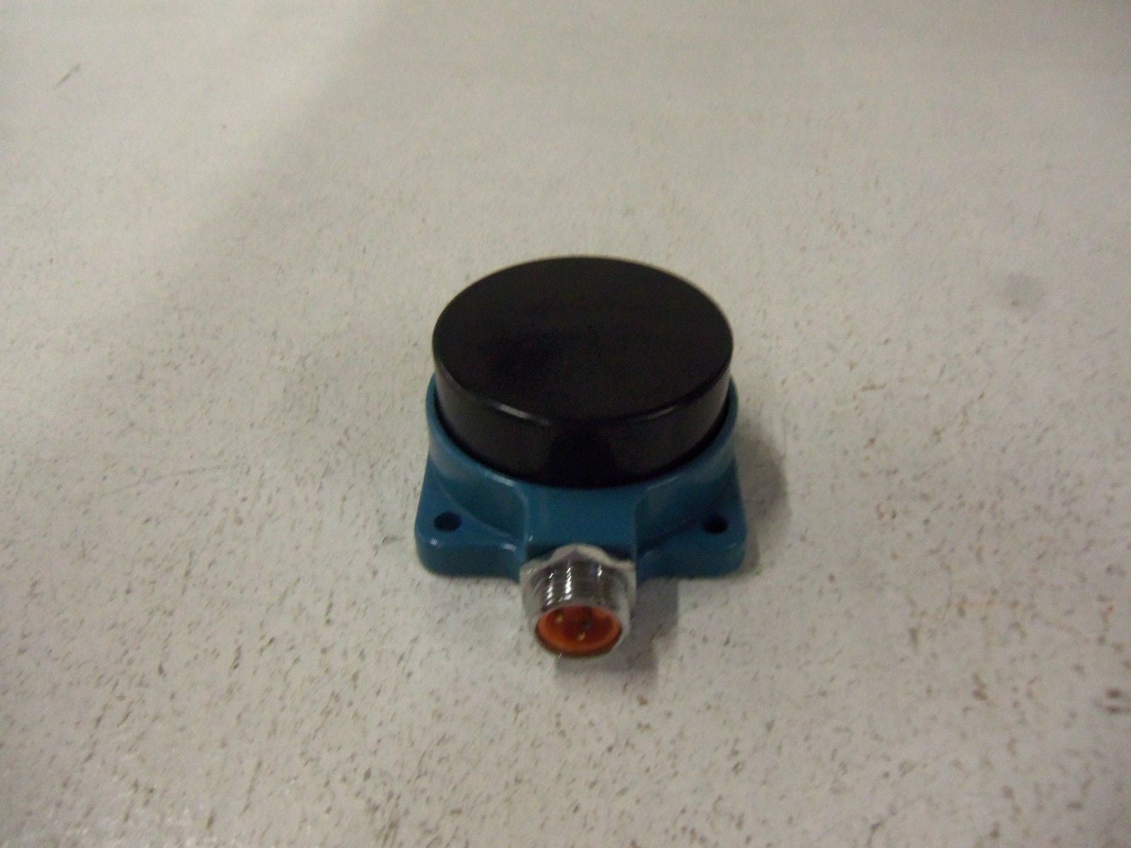 MICRO SWITCH PROXIMITY SWITCH FYDD32C4-33 *USED*