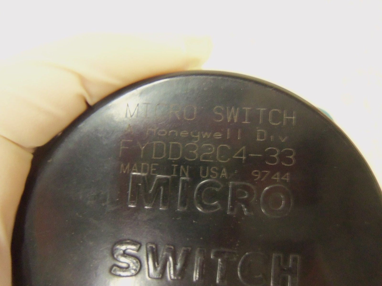 MICRO SWITCH PROXIMITY SWITCH FYDD32C4-33 *USED*
