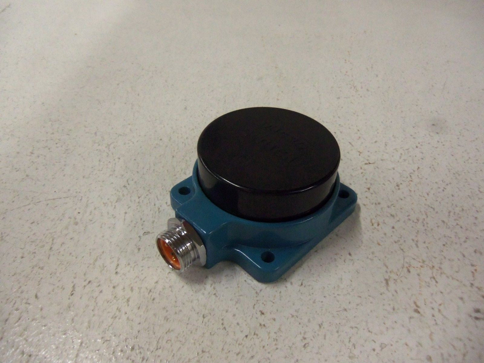MICRO SWITCH PROXIMITY SWITCH FYDD32C4-33 *USED*