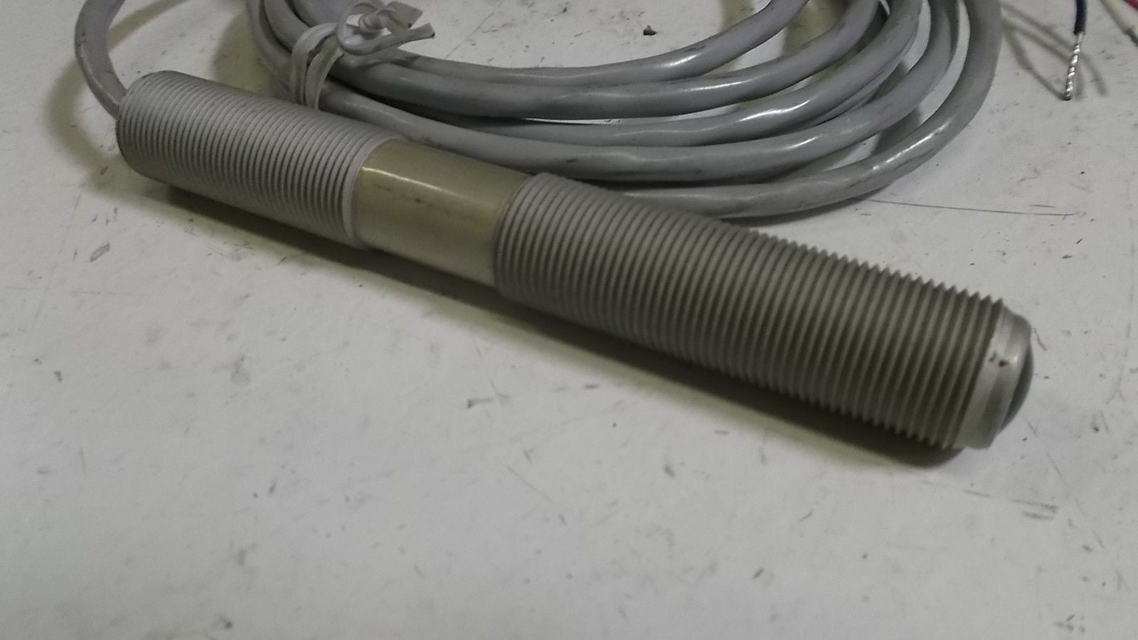 MICROSWITCH FE-MLS4RB-1011 PROXIMITY SENSOR *USED*