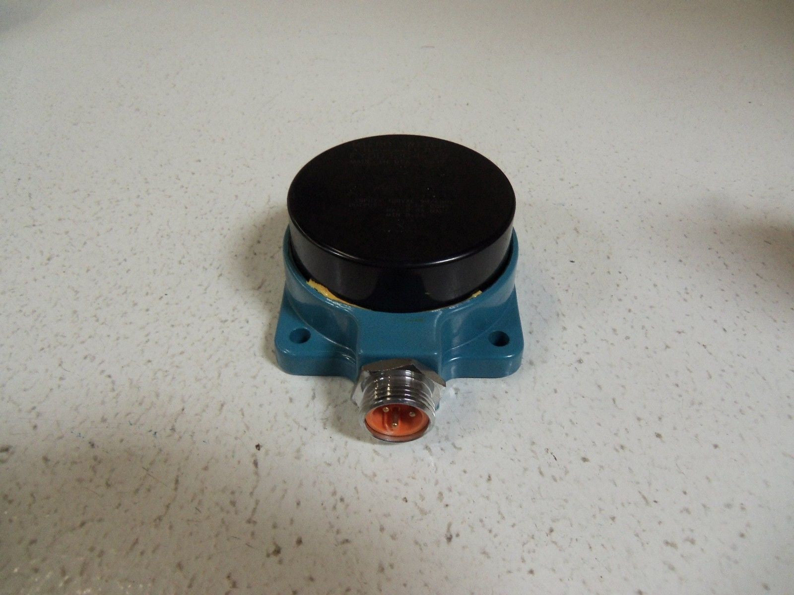 MICRO SWITCH PROXIMITY SENSOR FYDD32C4-33 *NEW NO BOX*