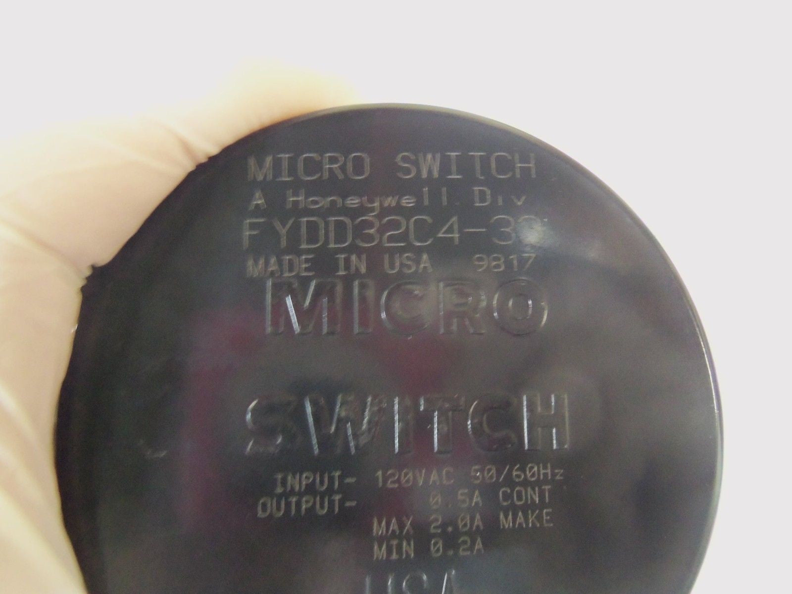 MICRO SWITCH PROXIMITY SENSOR FYDD32C4-33 *NEW NO BOX*