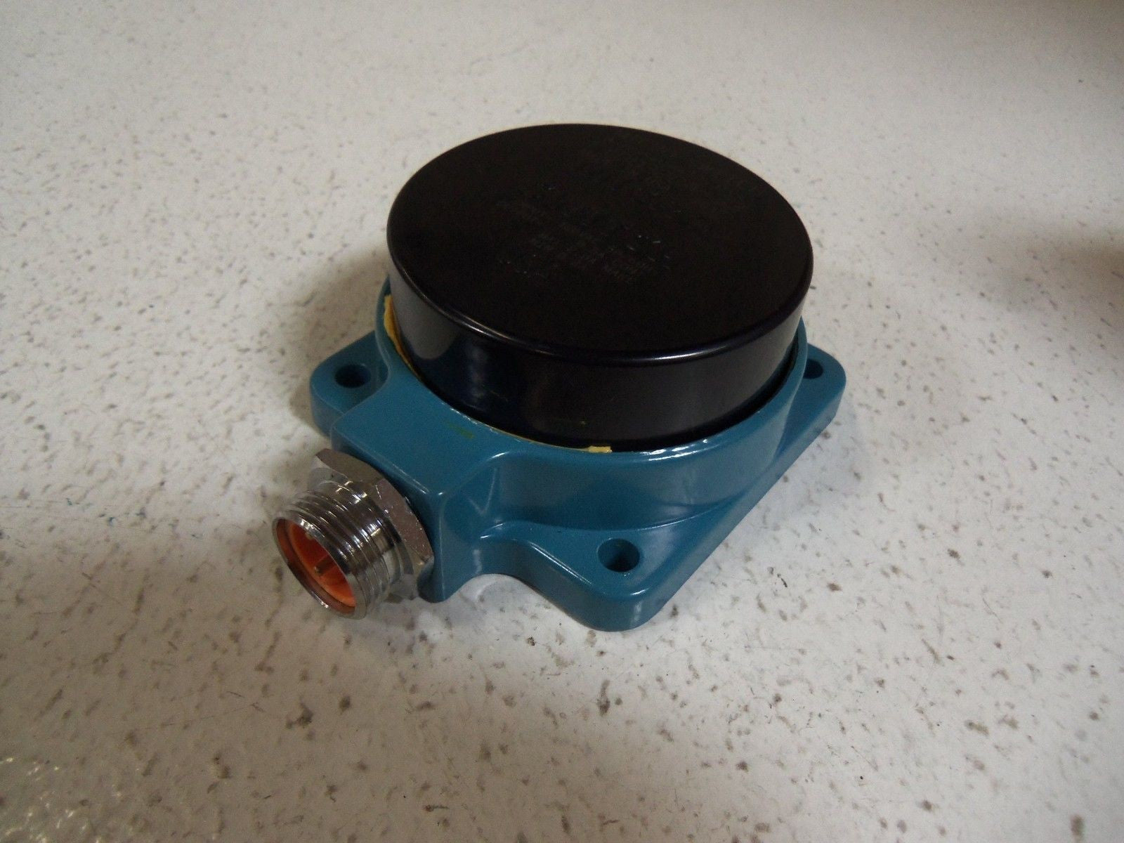 MICRO SWITCH PROXIMITY SENSOR FYDD32C4-33 *NEW NO BOX*