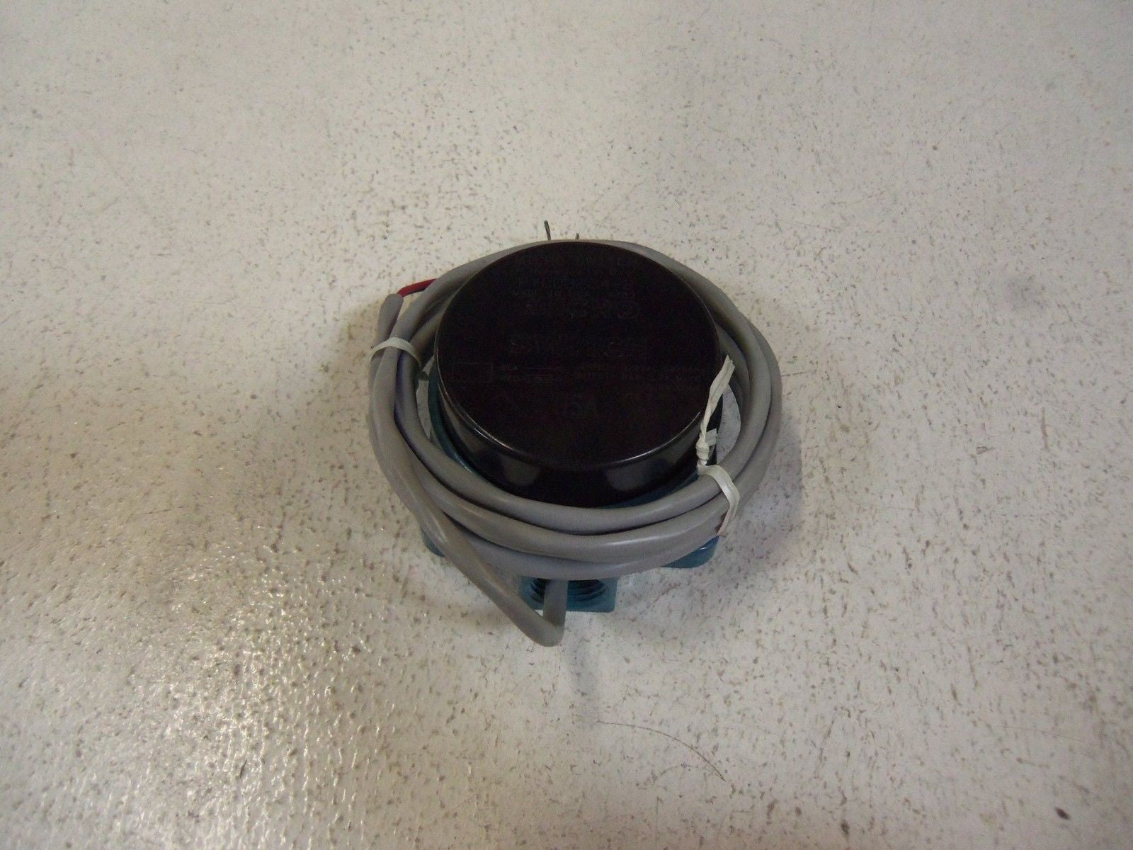MICROSWITCH PROXIMITY SENSOR FYDD32C4-2 *USED*