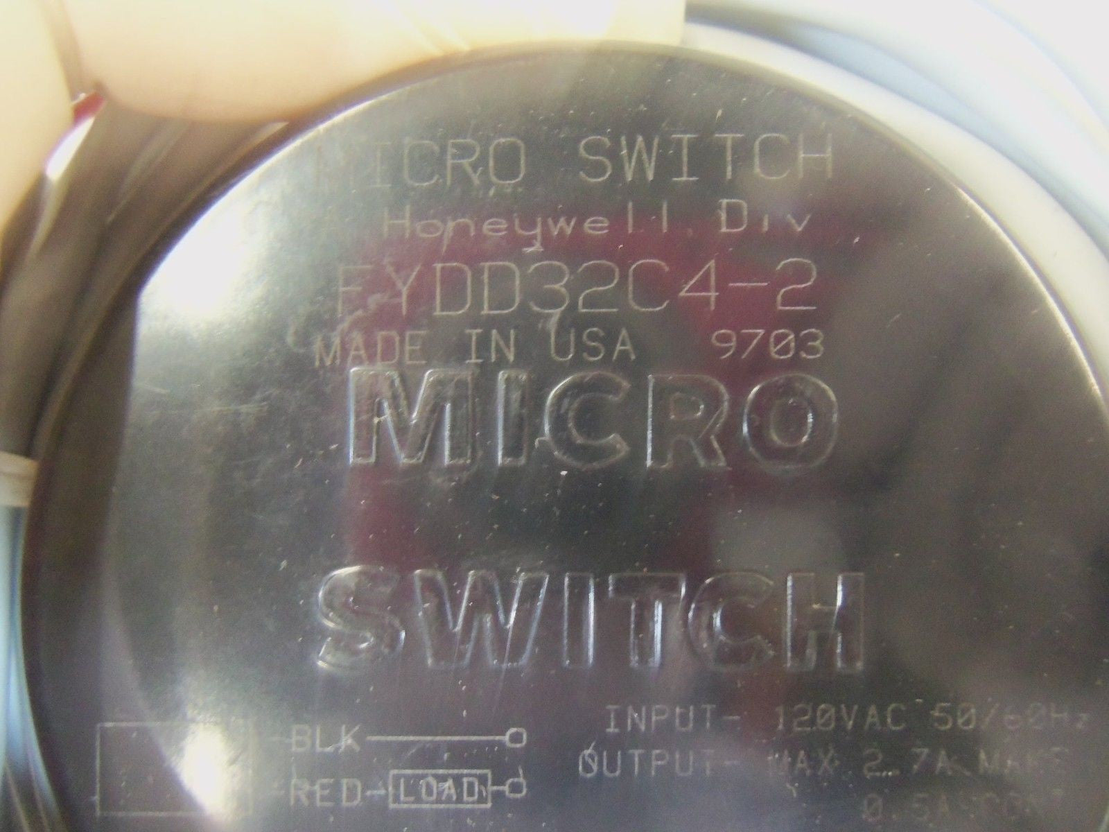 MICROSWITCH PROXIMITY SENSOR FYDD32C4-2 *USED*