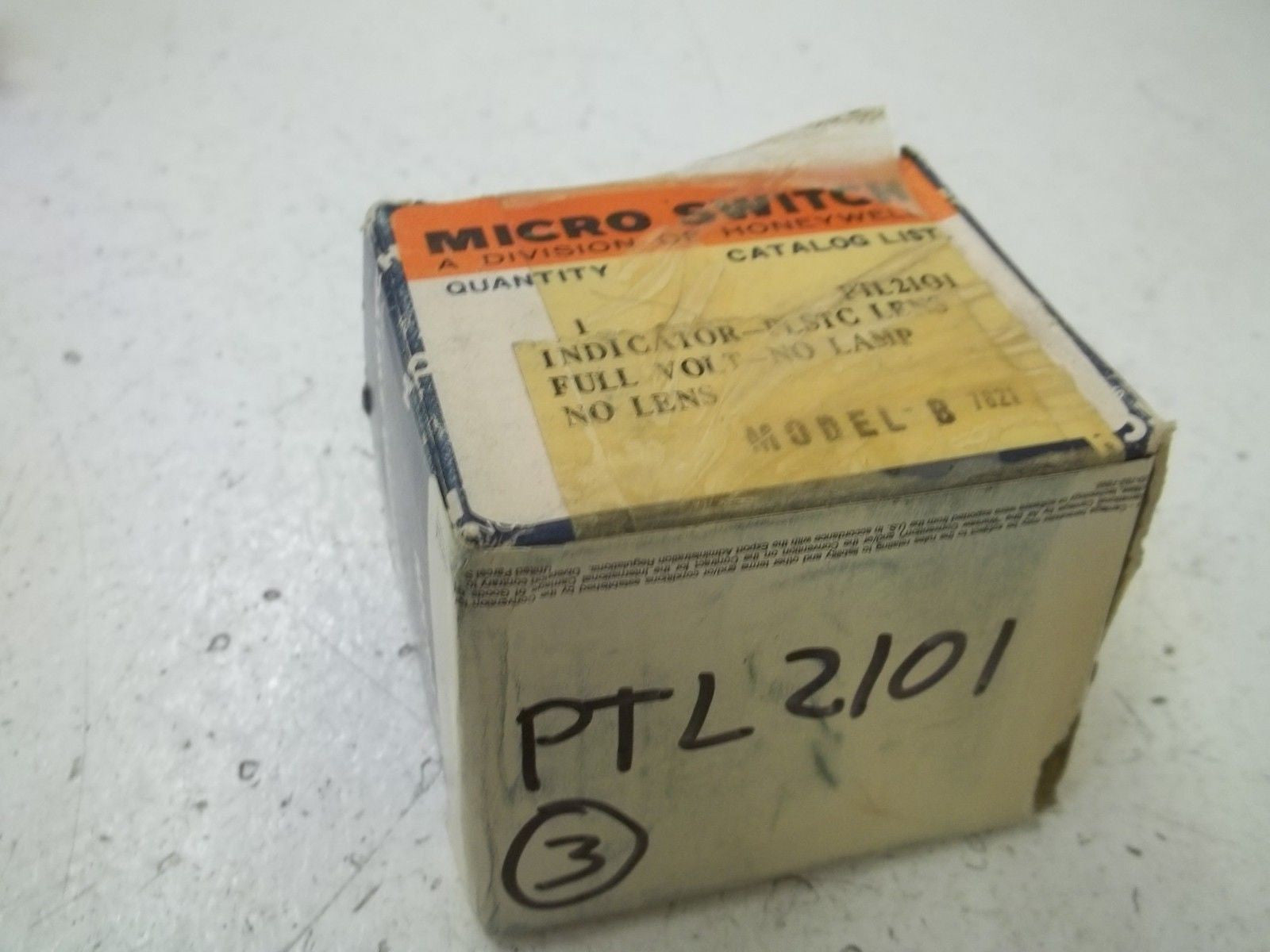 MICRO SWITCH PTL2101 INDICATOR-PLASTIC LENS *NEW IN BOX*