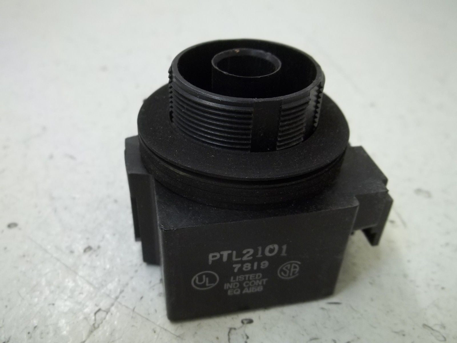 MICRO SWITCH PTL2101 INDICATOR-PLASTIC LENS *NEW IN BOX*