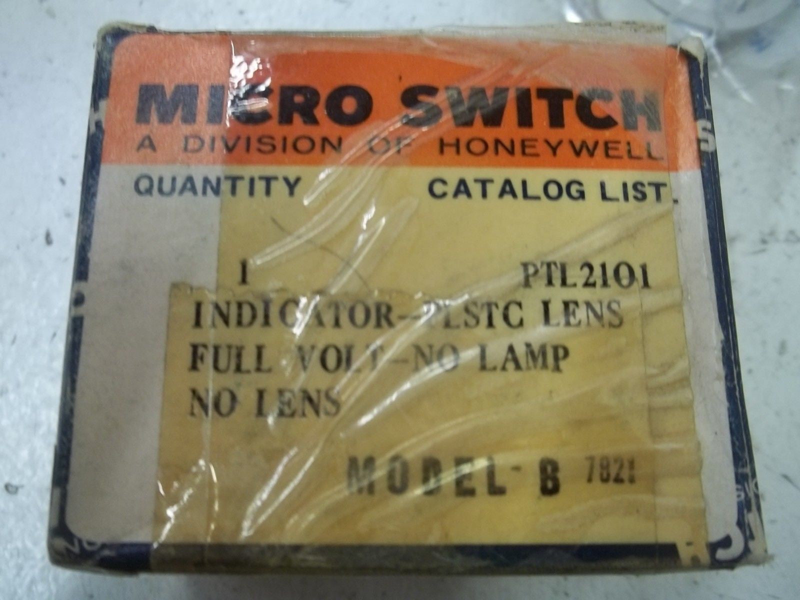 MICRO SWITCH PTL2101 INDICATOR-PLASTIC LENS *NEW IN BOX*