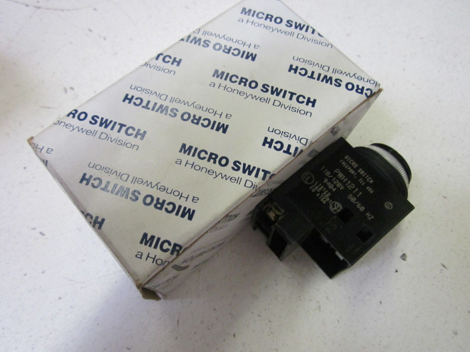 MICRO SWITCH PWH1211 *NEW IN BOX*