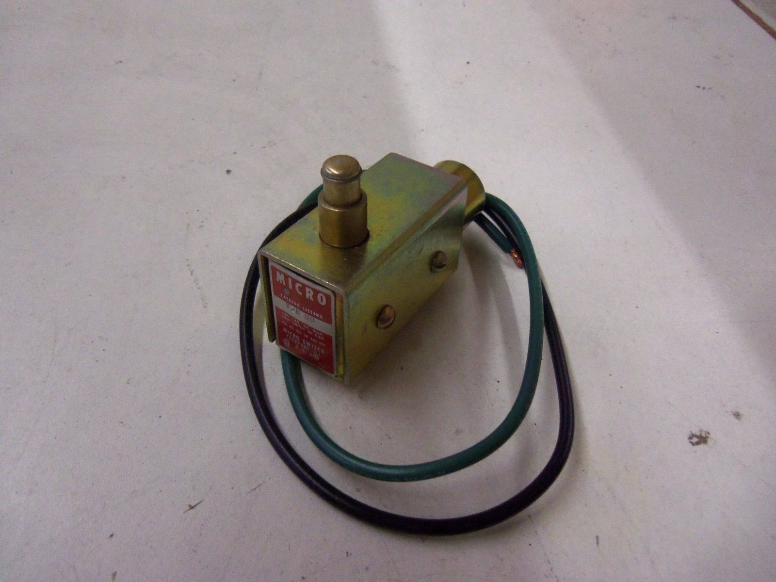 MICROSWITCH YZK-RQ *NEW IN BOX*