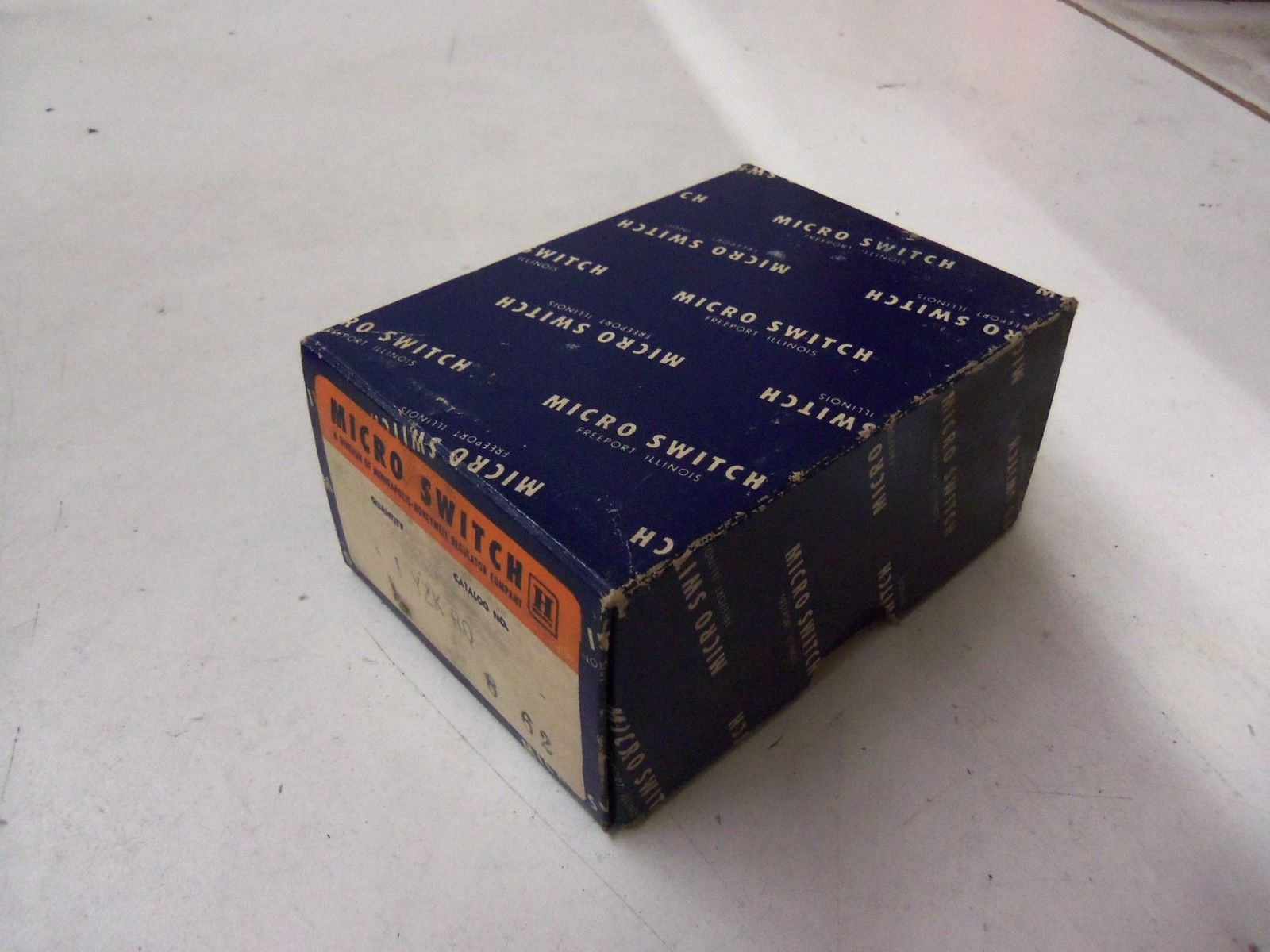 MICROSWITCH YZK-RQ *NEW IN BOX*