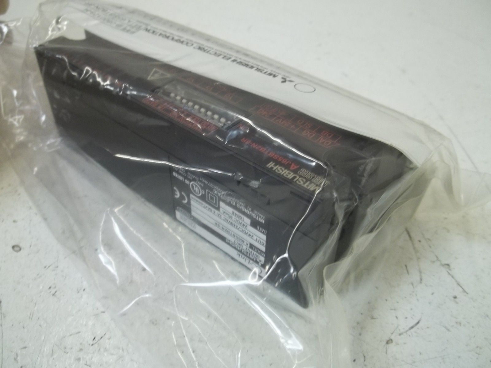 MITSUBISHI AJ65SBTB2N-8R OUTPUT UNIT *NEW IN BOX*