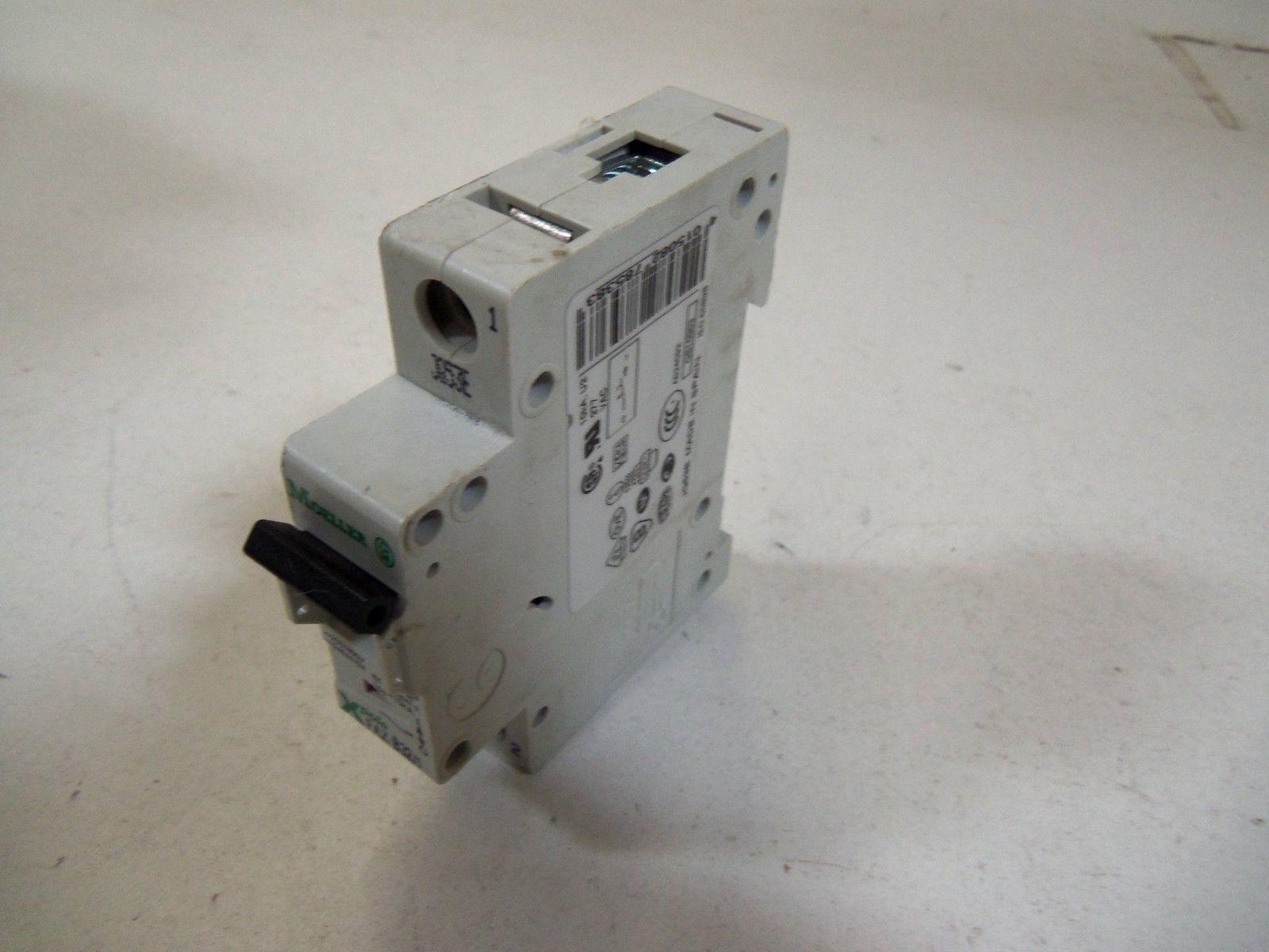 MOELER CIRCUIT BREAKER FAZ-B32/1 *USED*