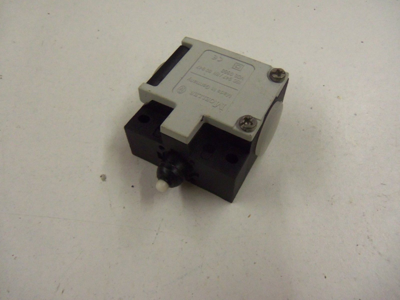 KLOCKNER MOELLER AT0-11-1-IA LIMIT SWITCH *USED*