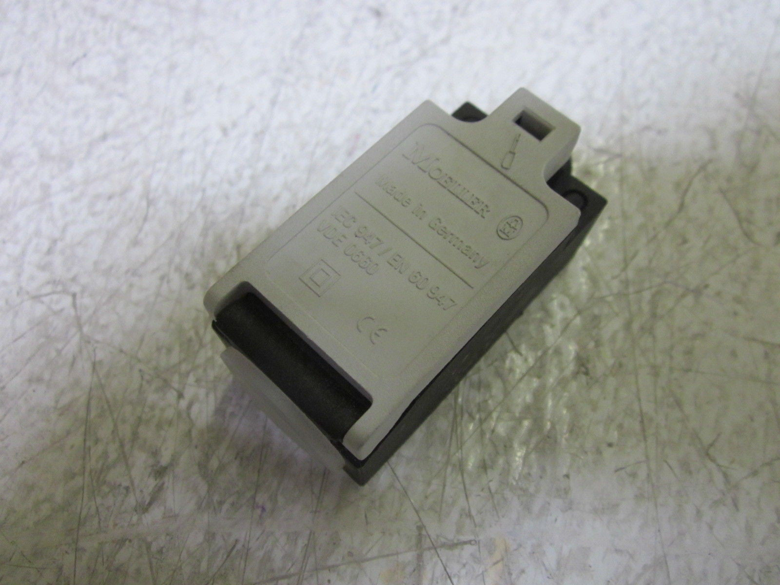 MOELLER AT0-11-1-I LIMIT SWITCH *NEW NO BOX*