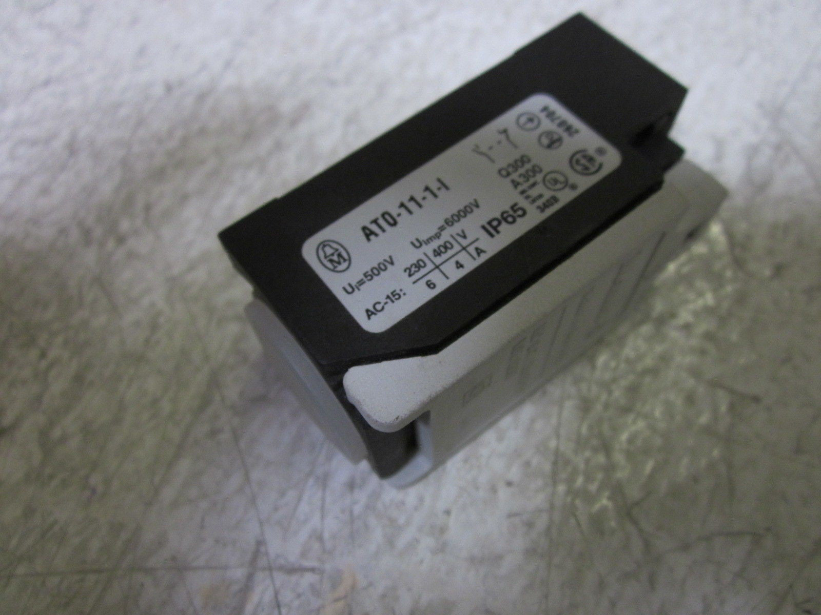 MOELLER AT0-11-1-I LIMIT SWITCH *NEW NO BOX*