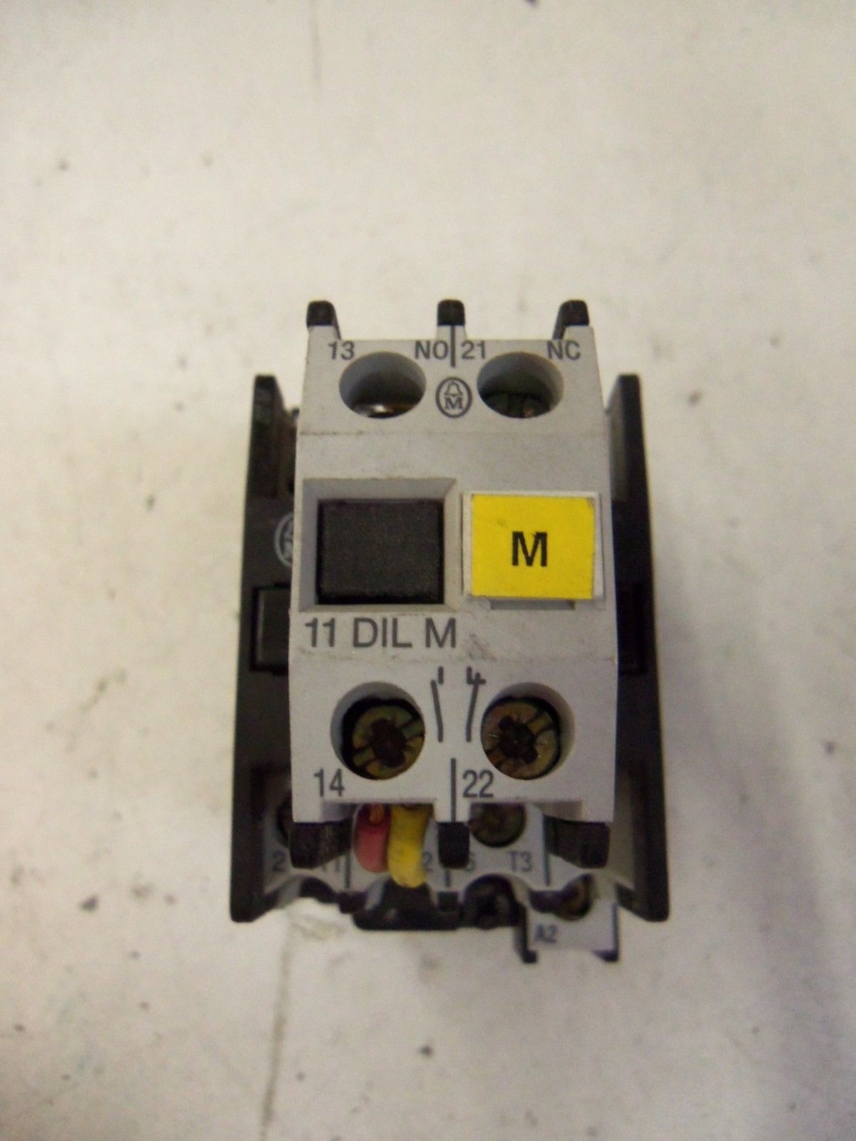 MOELLER DIL 00 M W/ 11 DIL M *USED*
