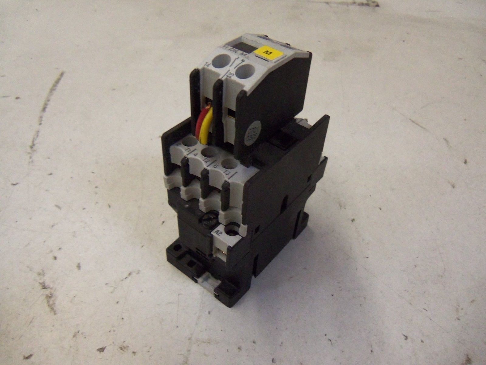 MOELLER DIL 00 M W/ 11 DIL M *USED*