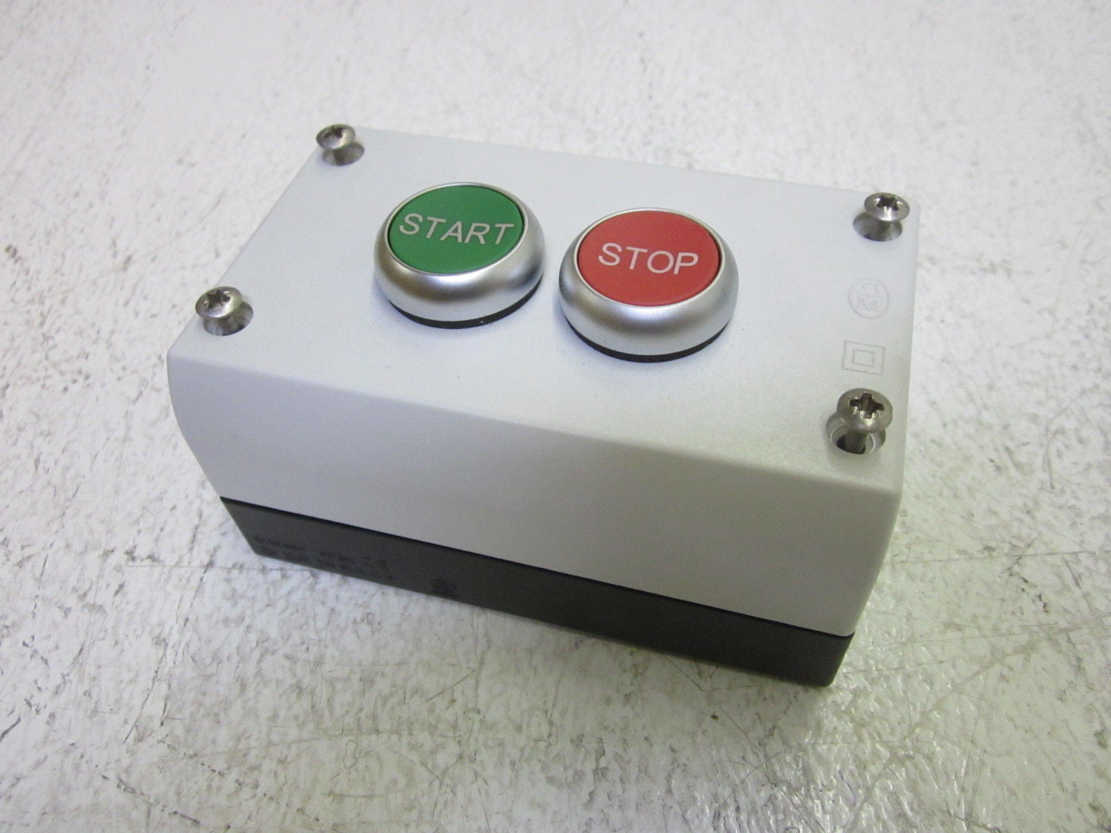 KLOCKNER MOELLER M22-I2-M3-NA ENCLOSURE *NEW IN BOX*