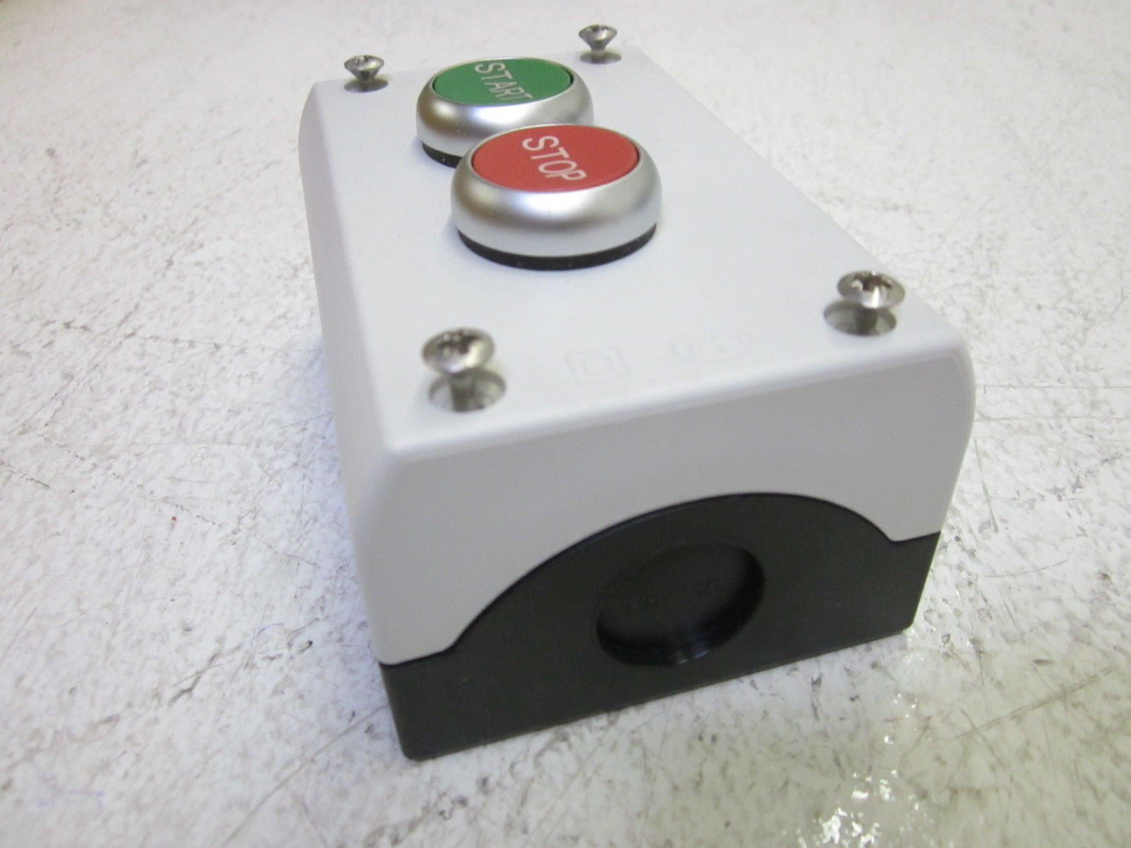 KLOCKNER MOELLER M22-I2-M3-NA ENCLOSURE *NEW IN BOX*