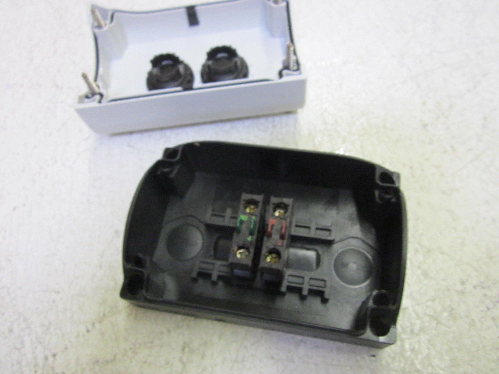 KLOCKNER MOELLER M22-I2-M3-NA ENCLOSURE *NEW IN BOX*