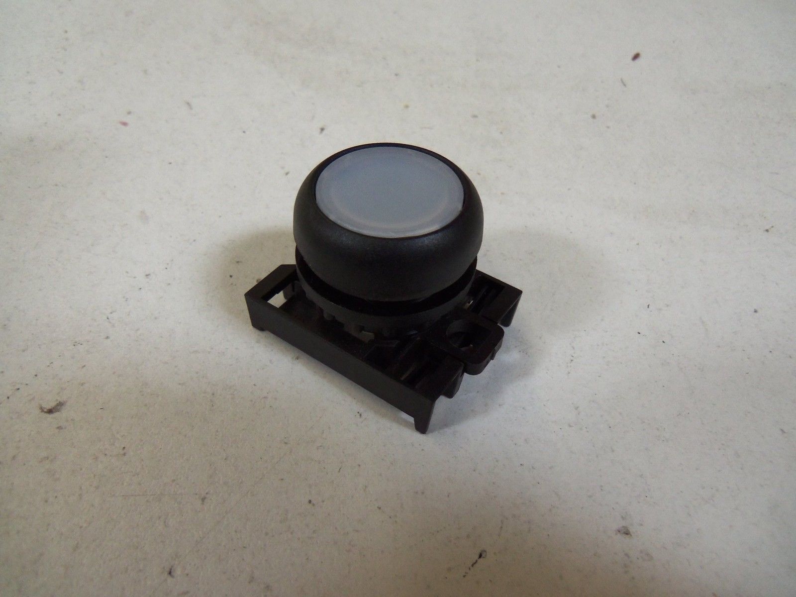 MOELLER M22S-DL-W *NEW IN BOX*