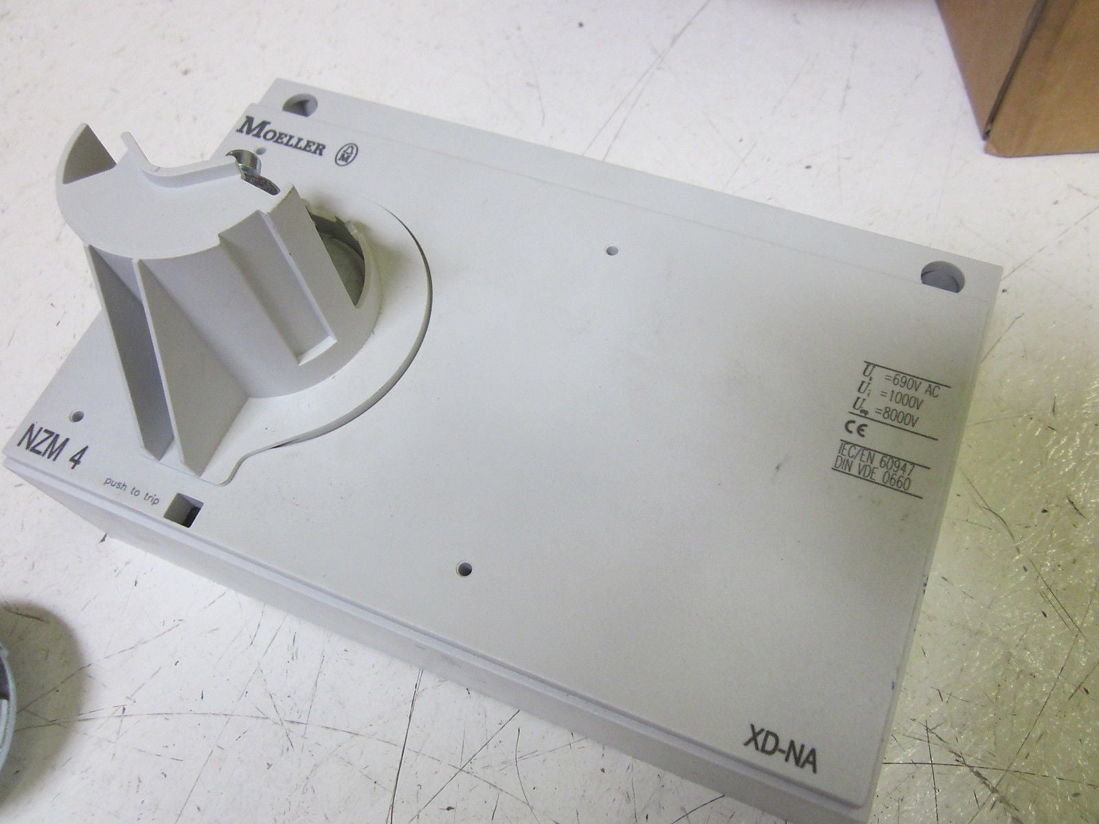 MOELLER NZM4-XTVD-NA DOOR COUPLING ROTARY HANDLE (AS PICTURED)  *NEW IN BOX*
