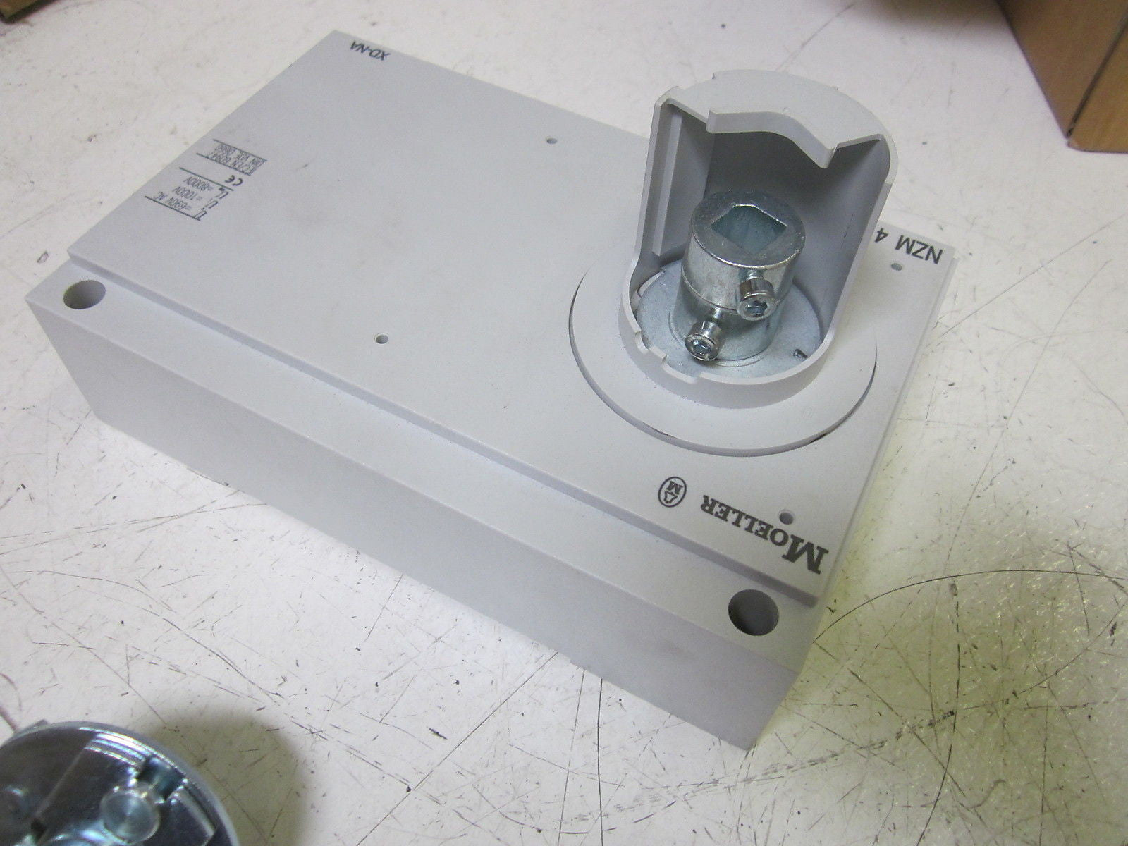 MOELLER NZM4-XTVD-NA DOOR COUPLING ROTARY HANDLE (AS PICTURED)  *NEW IN BOX*