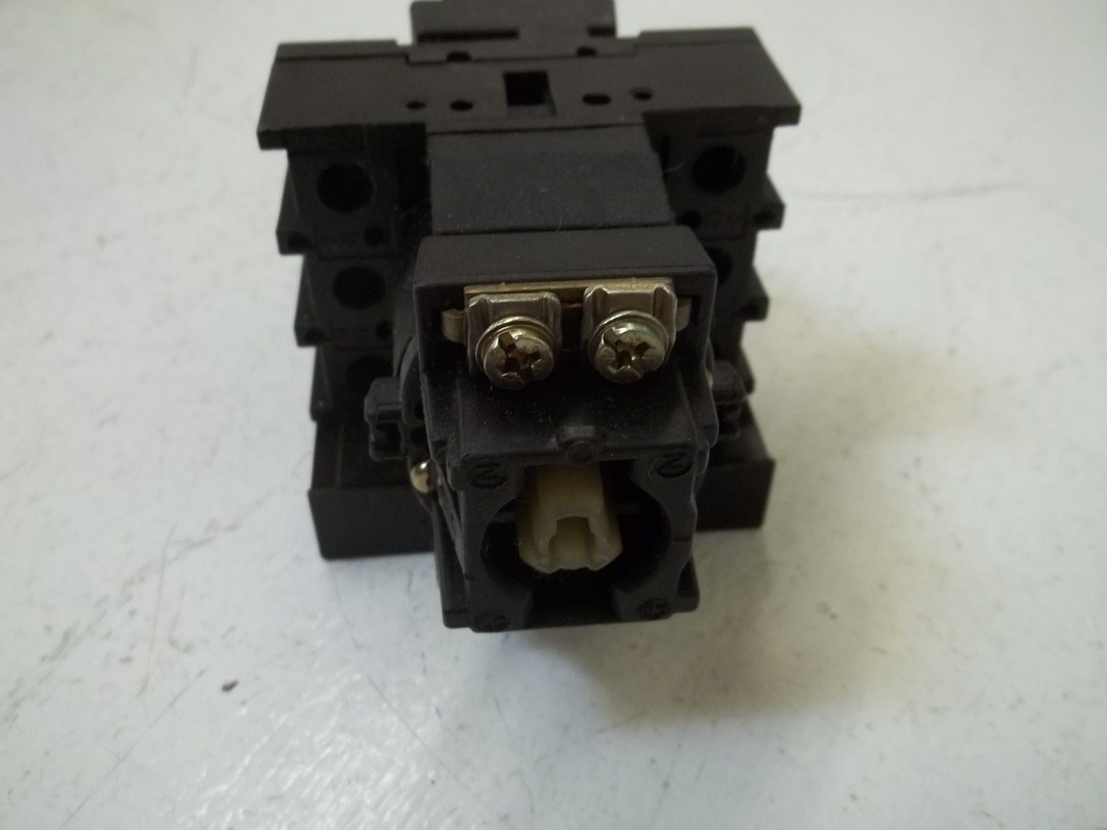 MOELLER P1-32 *USED*