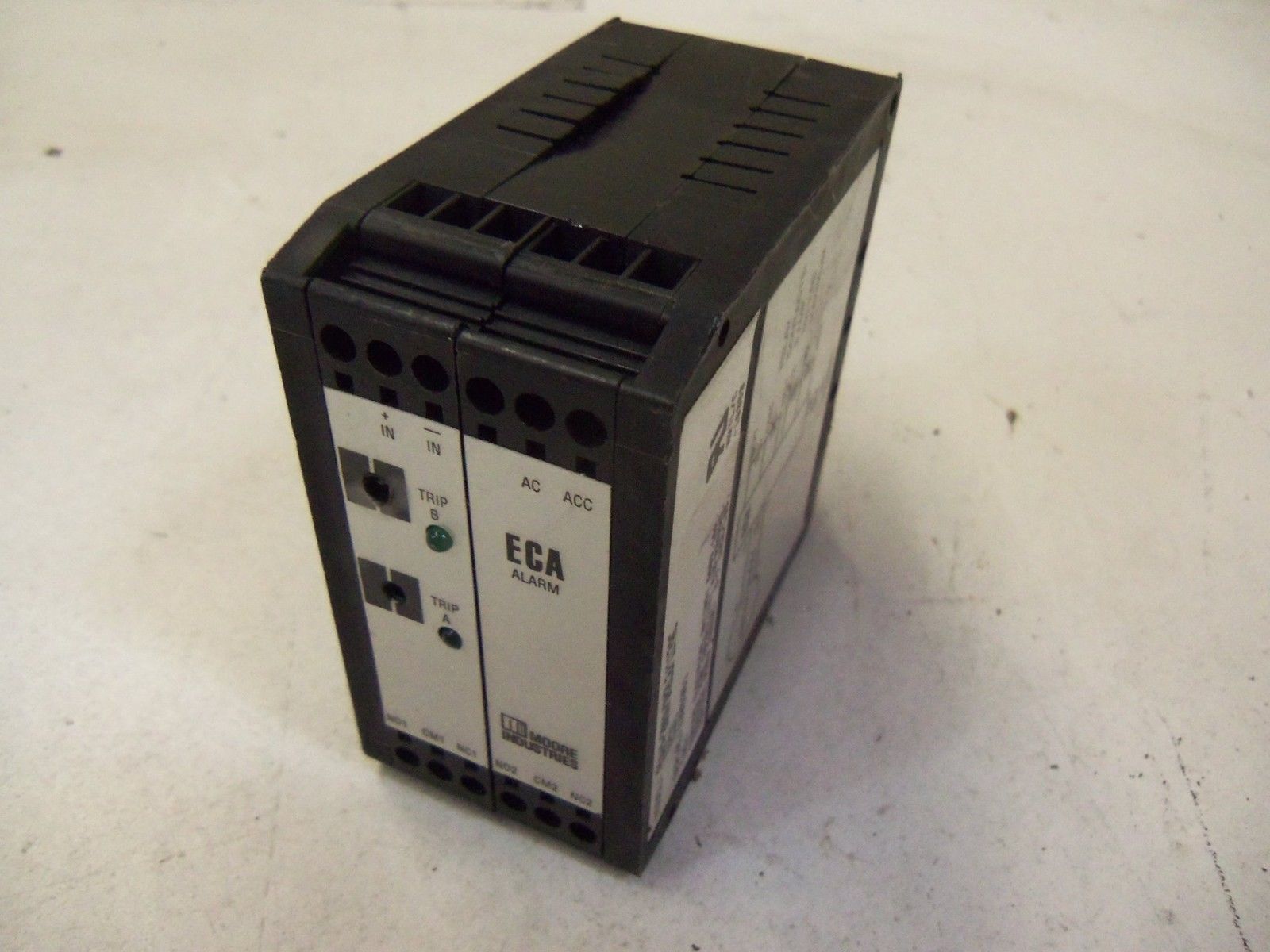 MOORE ECA/4-20MA/DH2L2/117AC *USED*