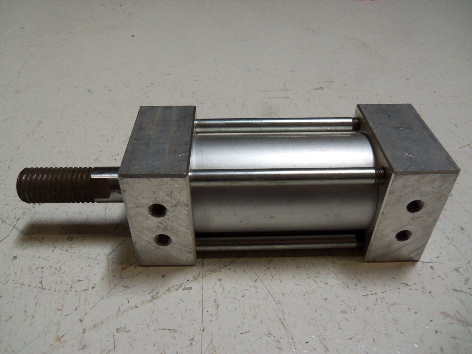 MOTION CONTROLS D-24SENC SL2 RA1 PNEUMATIC CYLINDER *USED*