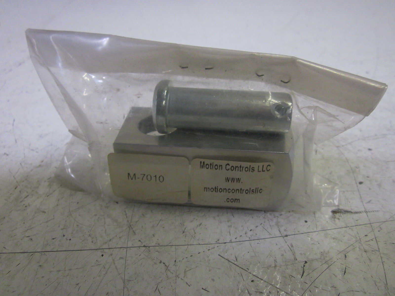 MOTION CONTROLS LLC M-7010 CYLINDER MOUNT *NEW IN A BAG*