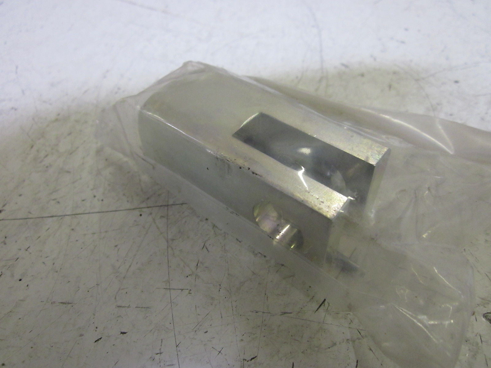 MOTION CONTROLS LLC M-7010 CYLINDER MOUNT *NEW IN A BAG*
