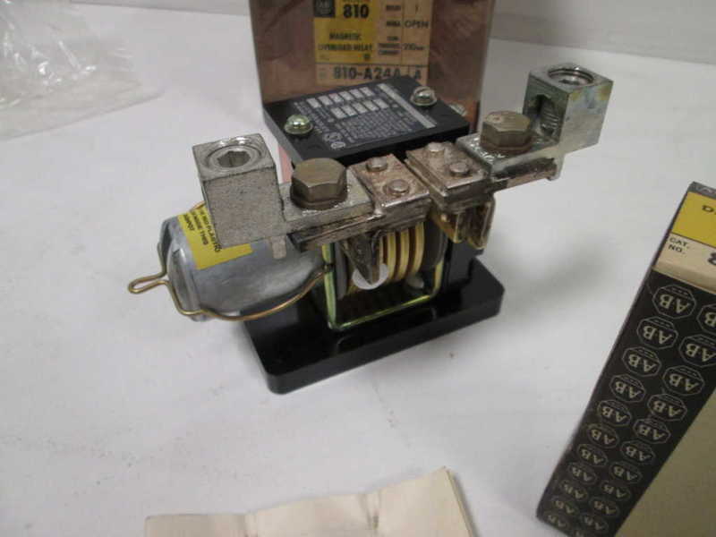 Allen Bradley 810A24A NSFP * GENUINE * AB 810 A24A