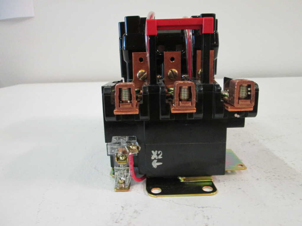 Square D 8536SEO1V02S NSFP **GENUINE** 8536 SEO1 V02S Schneider Telemecanique