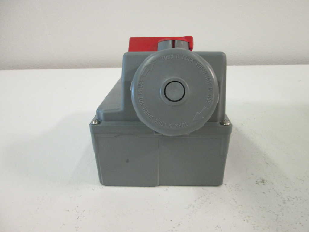 Hubbell HBL430MI7W NSFP * GENUINE *