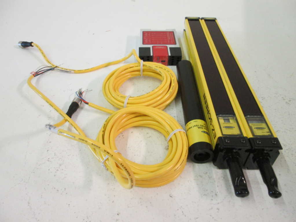 Banner Engineering SLSK14300Q882RE15 / 78458 NSFP * GENUINE *