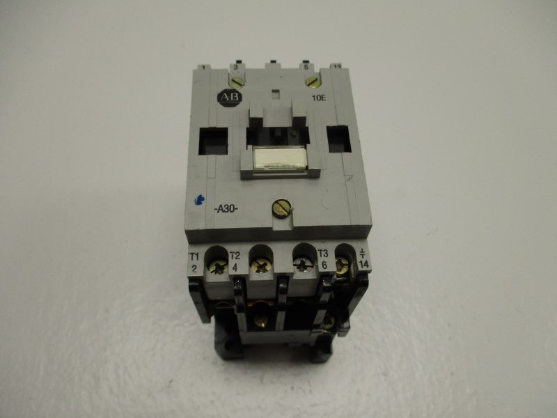 ALLEN BRADLEY 100-A30ND3 SER. B UNMP
