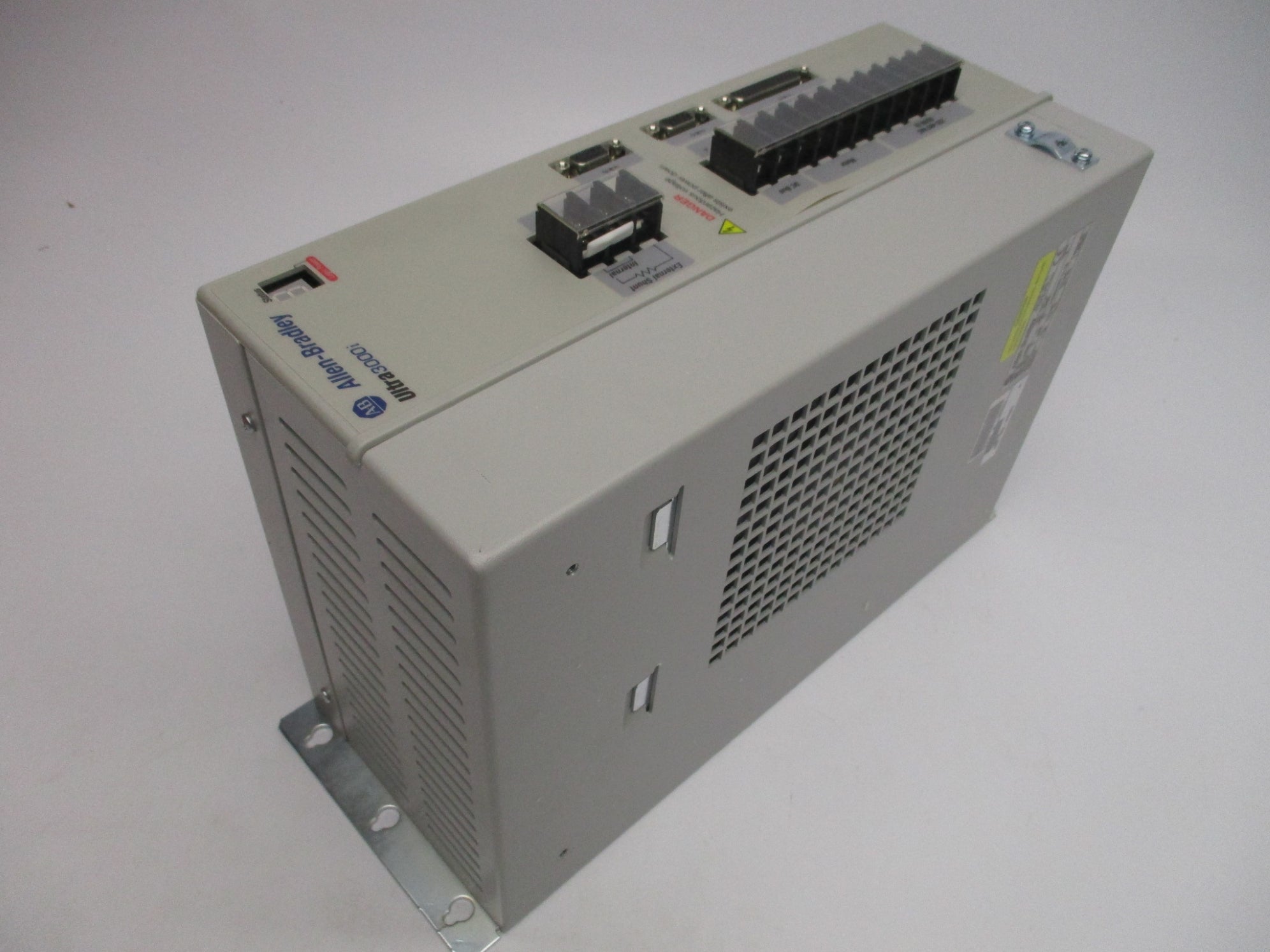 ALLEN BRADLEY 2098-DSD-HV050X SER. B F/W V1.50 NSMP