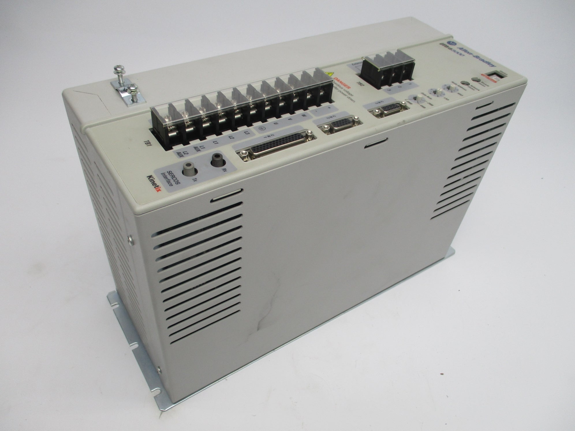 ALLEN BRADLEY 2098-DSD-HV030-SE SER. B F/W 1.52 NSMP