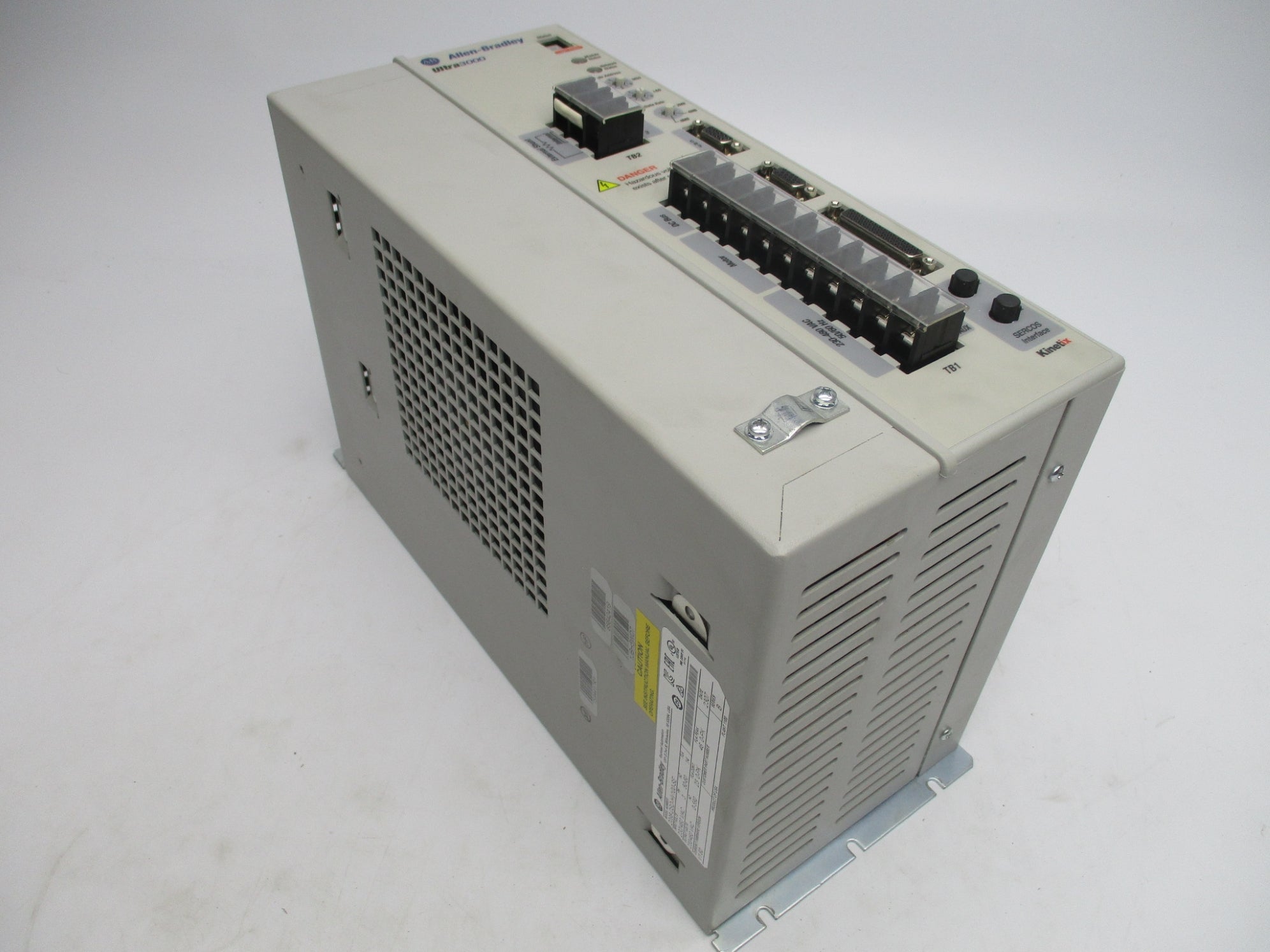 ALLEN BRADLEY 2098-DSD-HV100-SE SER. B F/W 1.60 REMAN