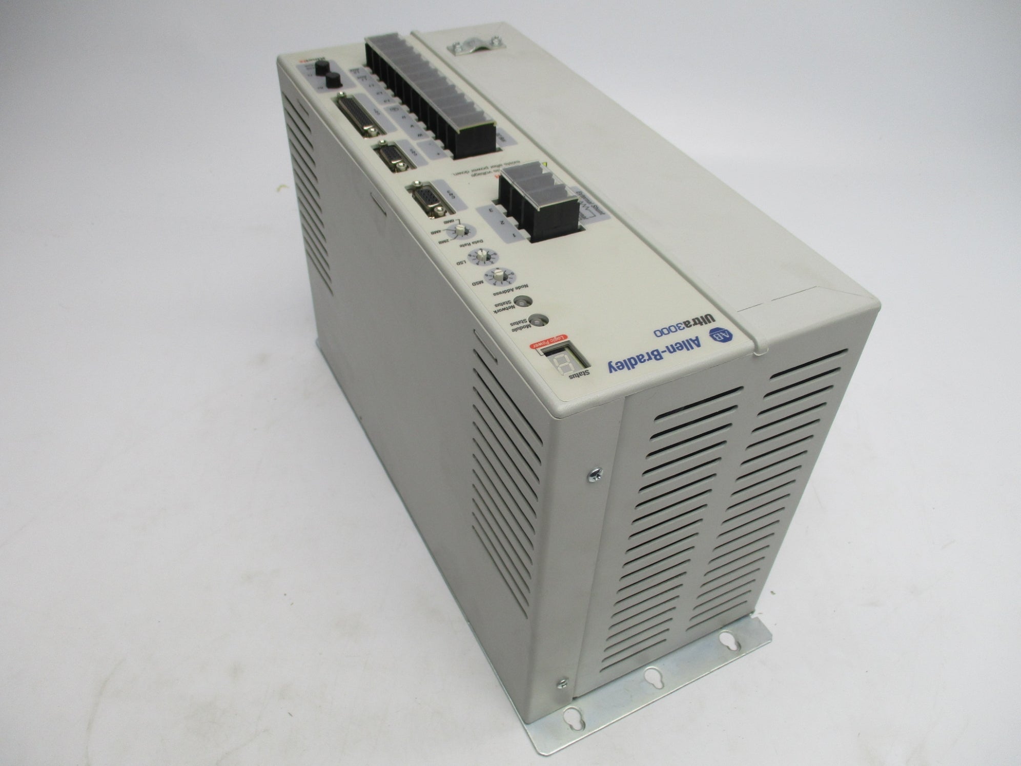 ALLEN BRADLEY 2098-DSD-HV100-SE SER. B F/W 1.60 REMAN