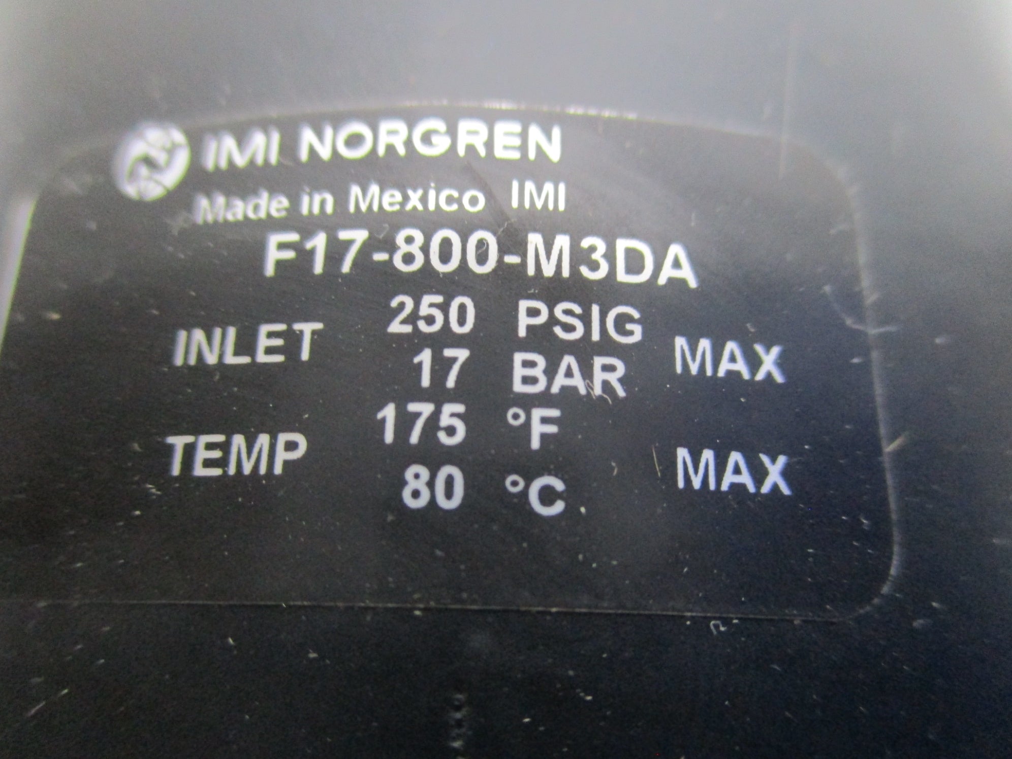 NORGREN R17-800-RGLA (AS PICTURED) NSNP