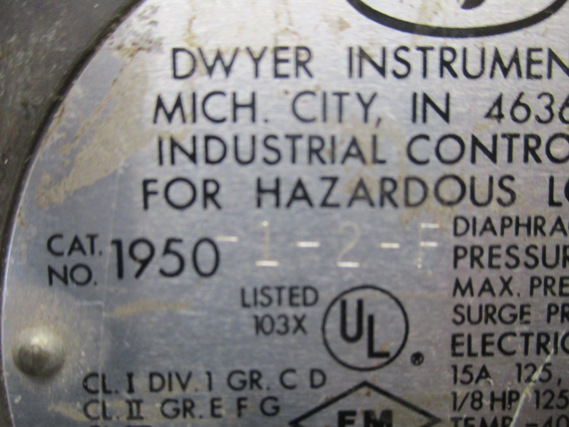 DWYER 1950-1-2-F 15A 480VAC 45PSI UNMP