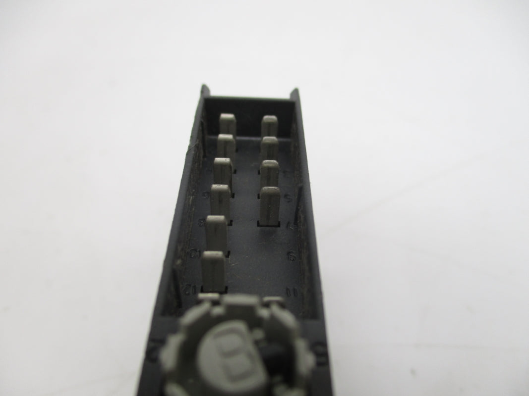 SIEMENS 6ES7131-4EB00-0AB0 120VAC UNMP