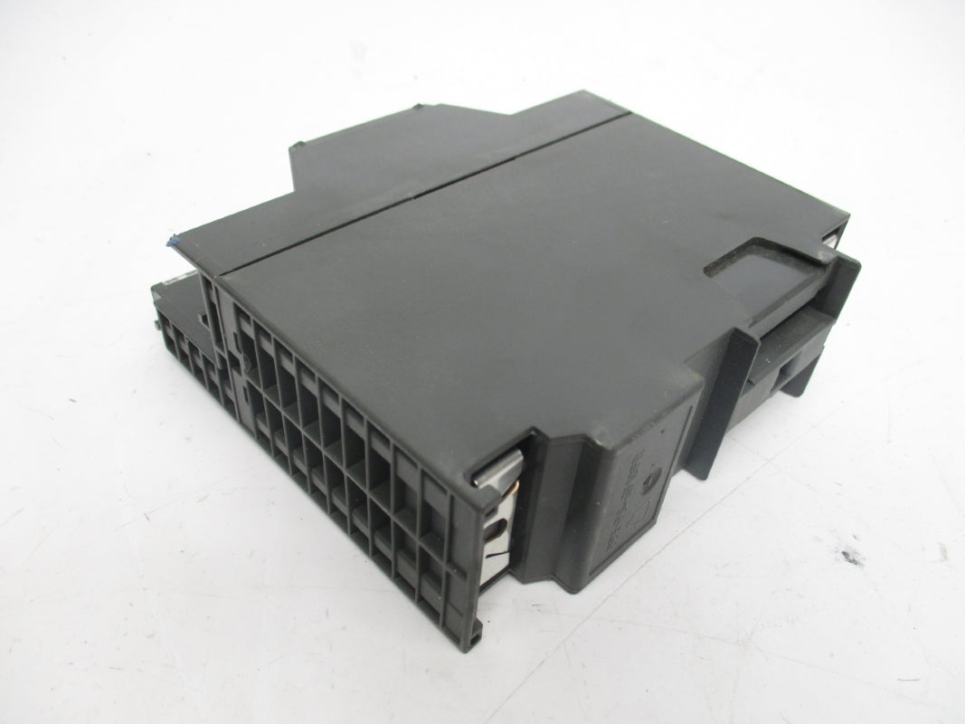 SIEMENS 6ES7322-1HH01-0AA0 240VAC 2A (NO DOOR) UNMP