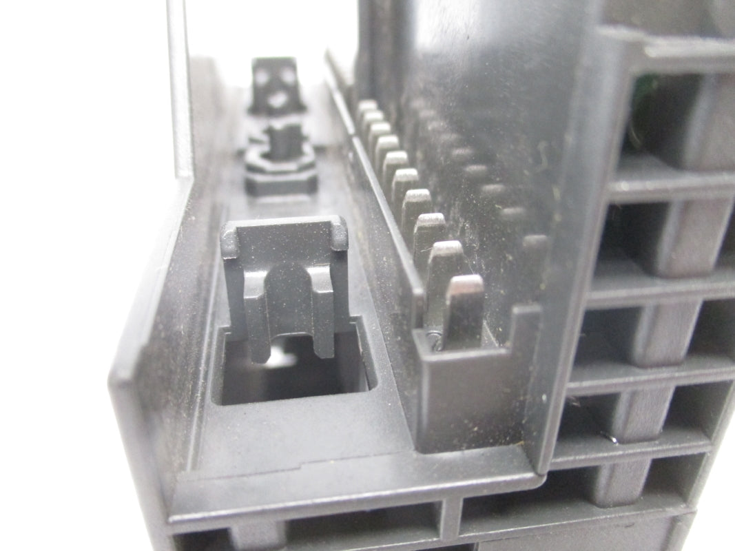 SIEMENS 6ES7322-1HH01-0AA0 240VAC 2A (NO DOOR) UNMP