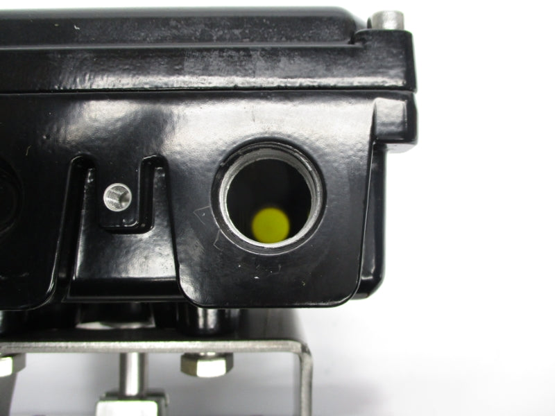 BRAY CONTROLS 92-0930-11305-532 140PSI 3 1/8" (AS PICTURED) NSNP