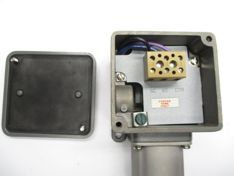 UNITED ELECTRIC H105-S144B 9549 480VAC 15A 0-20PSI 3/4" NSMP