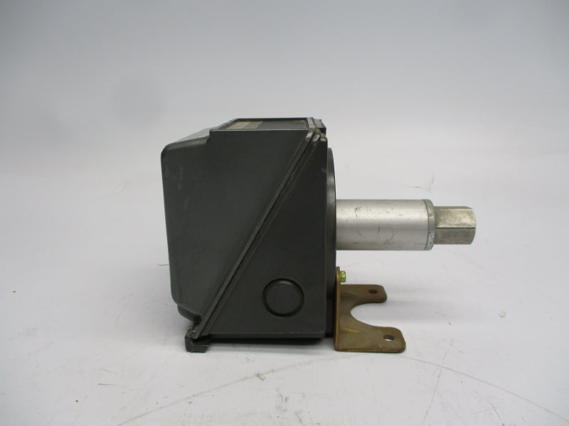 UNITED ELECTRIC J300-8603 125/250VAC 15A 1/2" UNMP